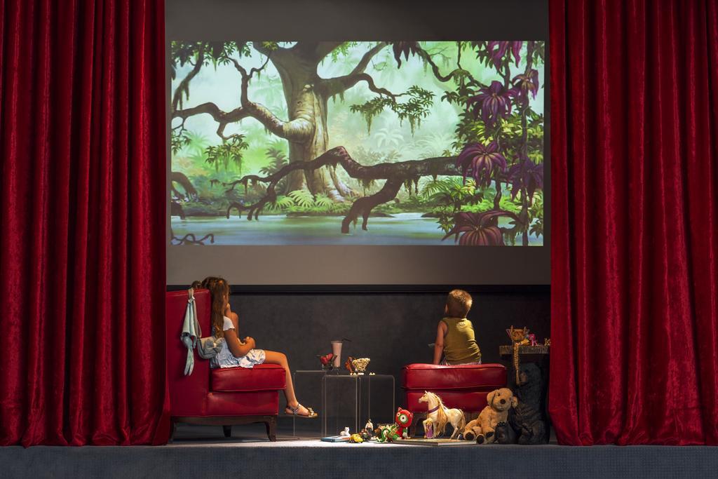 Tigmiza Boutique Hotel & Spa Ouled Jelal Dış mekan fotoğraf The 2008 version of the film, shown in the home theater of the 2008 Blu-Ray release